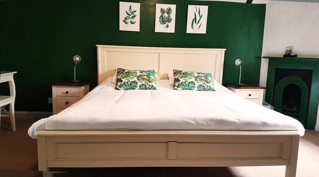 スタンフォード The Royal Oak Duddington Bed & Breakfast エクステリア 写真