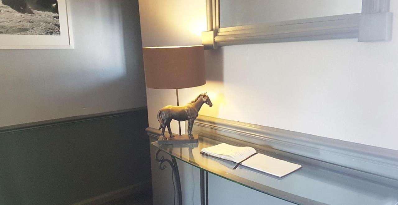 スタンフォード The Royal Oak Duddington Bed & Breakfast エクステリア 写真